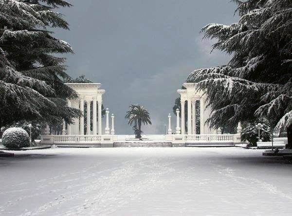 Abhazya Sahillerine İlk Kar Düştü! 