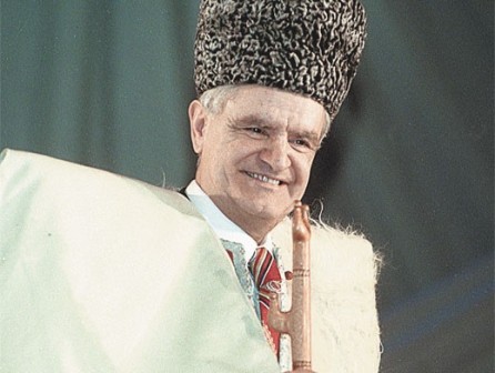 Fazıl İskender’in 7. Ölüm Yıldönümü!
