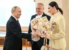 Vladimir Putin’den 8 Mart Kutlaması!